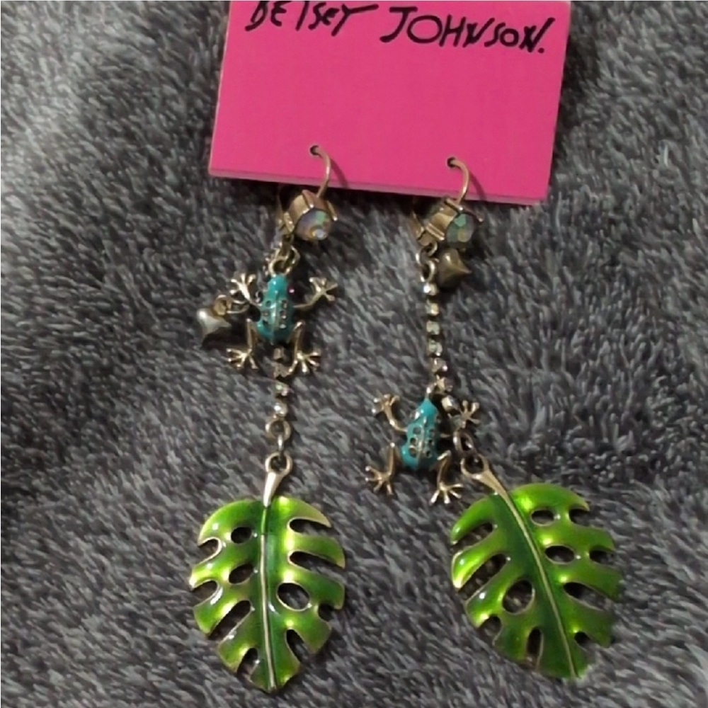 🐸Betsey Johnson Green Leaf and Frog Dangle Earrings